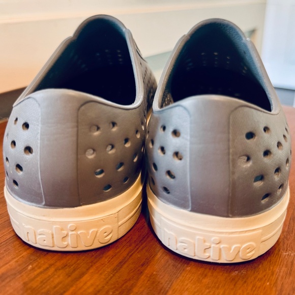 Native Jefferson Grey Slip-On Lightweight Shoe Unisex, Mens 6 Womens 8, NEW! - Picture 3 of 7